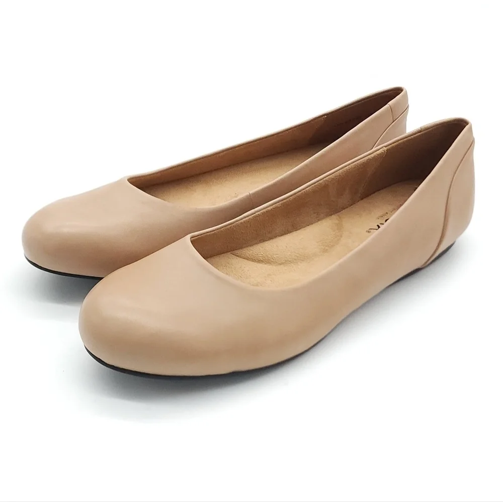 Softwalk Sonoma Women's Beige Slip on Casual Flats Shoes Size 11 Narrow